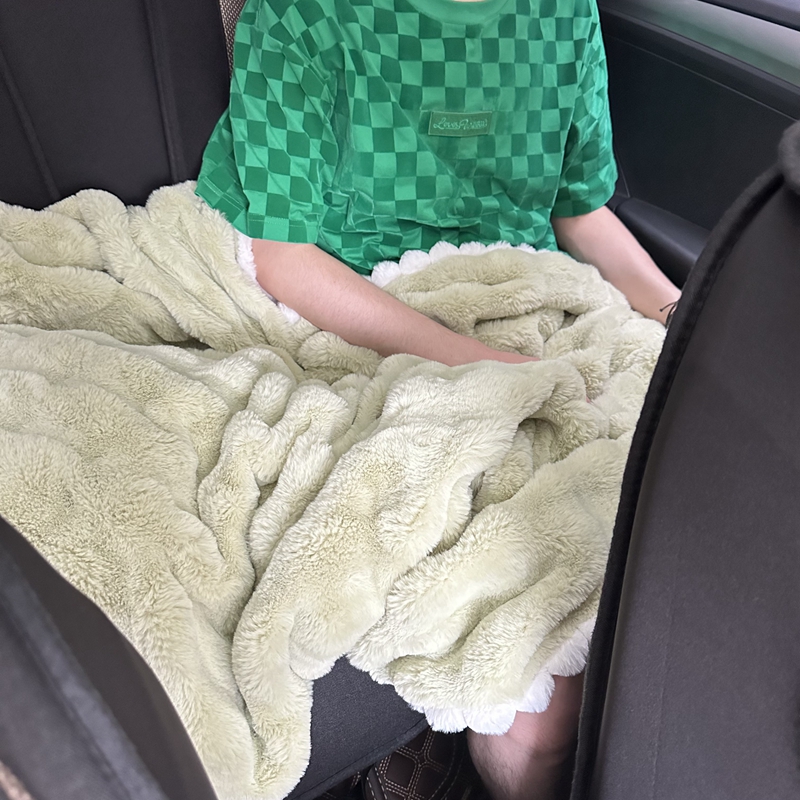 91家纺网 家纺一手货源 找家纺 潮邦创意家居 泡泡绒兔绒暖阳绒球毛毯子盖毯睡毯 球兔-牛油绿