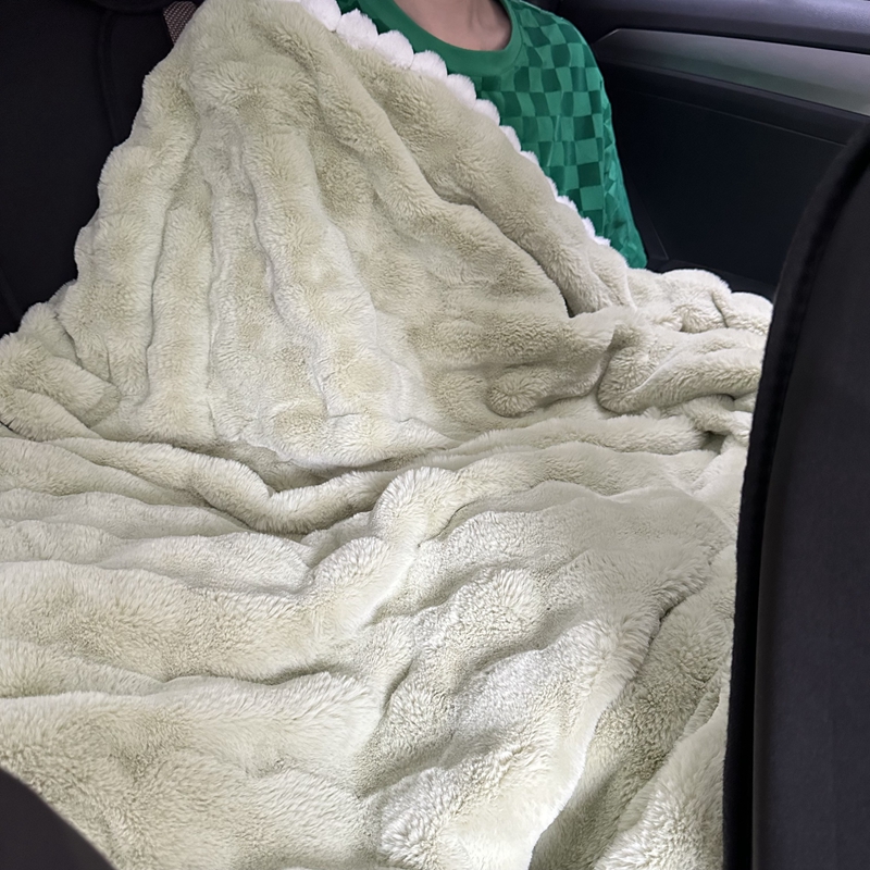 91家纺网 家纺一手货源 找家纺 潮邦创意家居 泡泡绒兔绒暖阳绒球毛毯子盖毯睡毯 球兔-牛油绿