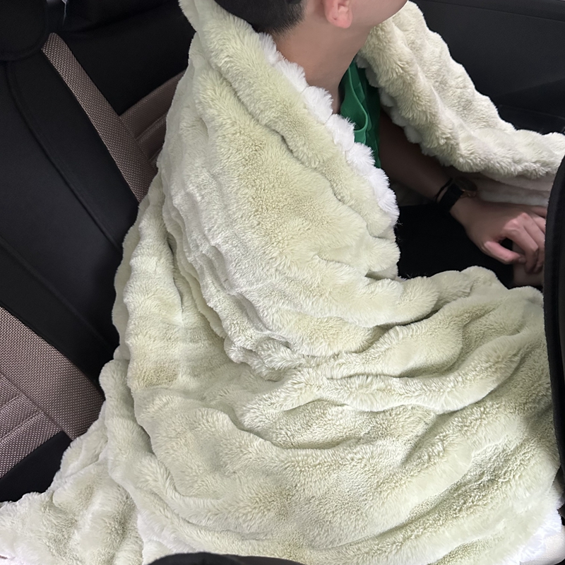 91家纺网 家纺一手货源 找家纺 潮邦创意家居 泡泡绒兔绒暖阳绒球毛毯子盖毯睡毯 球兔-牛油绿