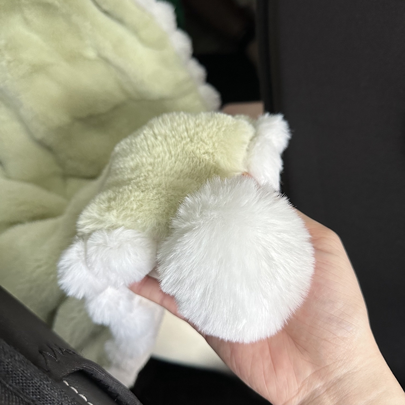 91家纺网 家纺一手货源 找家纺 潮邦创意家居 泡泡绒兔绒暖阳绒球毛毯子盖毯睡毯 球兔-牛油绿