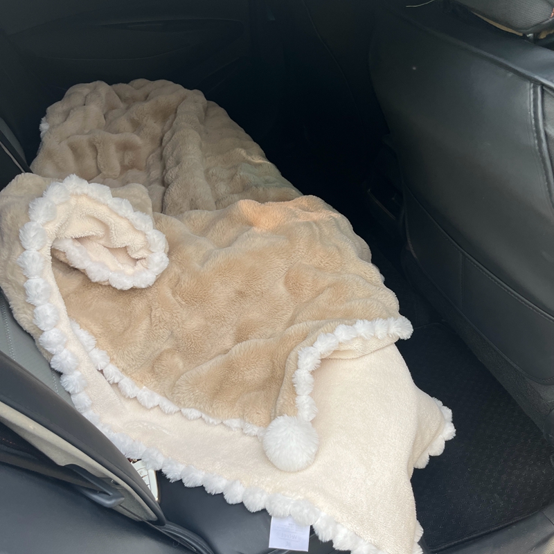 91家纺网 家纺一手货源 找家纺 潮邦创意家居 泡泡绒兔绒暖阳绒球毛毯子盖毯睡毯 球兔-卡其