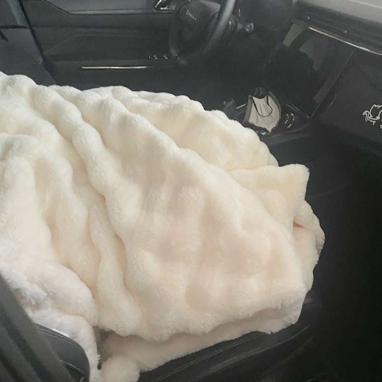 91家纺网 家纺一手货源 找家纺 潮邦创意家居 泡泡绒兔绒暖阳绒球毛毯子盖毯睡毯 球兔-米白