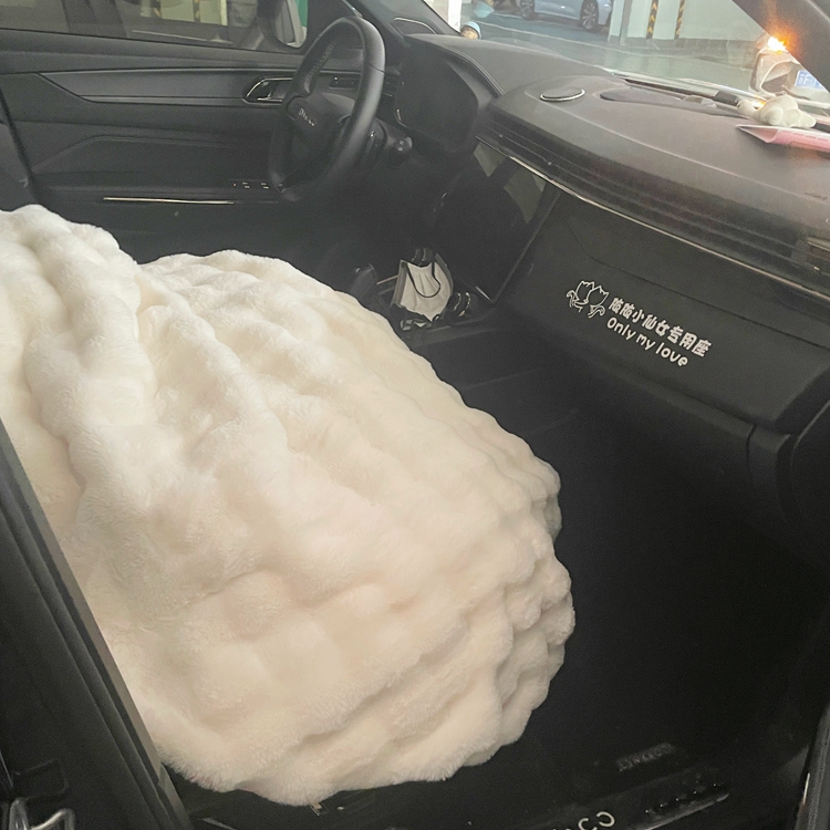 91家纺网 家纺一手货源 找家纺 潮邦创意家居 泡泡绒兔绒暖阳绒球毛毯子盖毯睡毯 球兔-米白