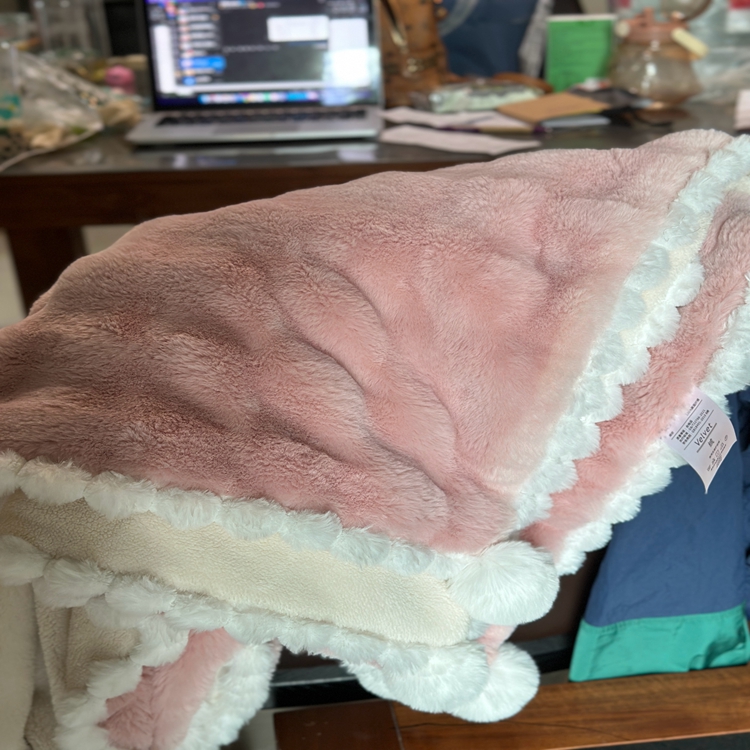 91家纺网 家纺一手货源 找家纺 潮邦创意家居 泡泡绒兔绒暖阳绒球毛毯子盖毯睡毯 球兔-沙粉