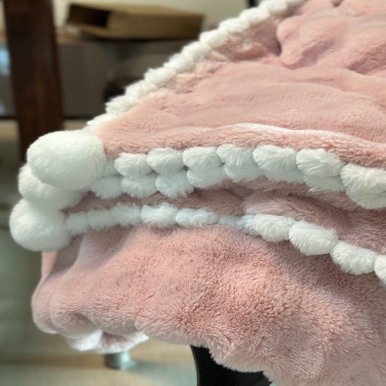 91家纺网 家纺一手货源 找家纺 潮邦创意家居 泡泡绒兔绒暖阳绒球毛毯子盖毯睡毯 球兔-沙粉
