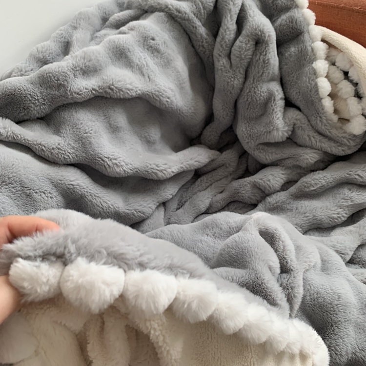 91家纺网 家纺一手货源 找家纺 潮邦创意家居 泡泡绒兔绒暖阳绒球毛毯子盖毯睡毯 球兔-浅灰