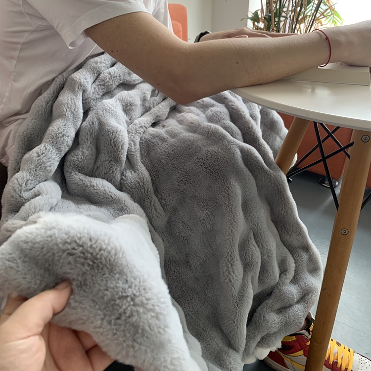 91家纺网 家纺一手货源 找家纺 （总）潮邦创意家居 2025新款泡泡绒兔绒暖阳绒球毛毯子盖毯睡毯