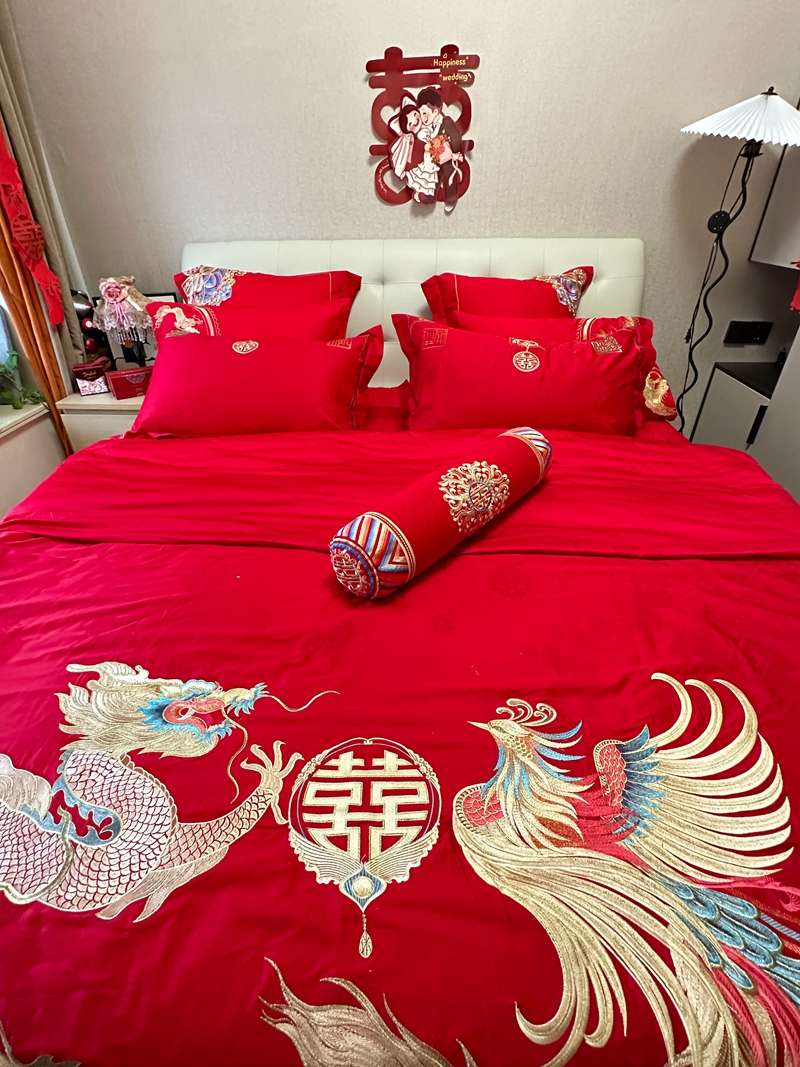 91家纺网 家纺一手货源 找家纺 2025新款120支长绒棉提花刺绣婚庆四件套结婚大红多件套 龙凤奇缘