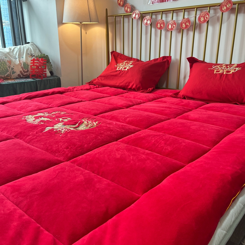 91家纺网 家纺一手货源 找家纺 2025新款牛奶绒棉花婚庆床垫床褥大豆纤维 牛奶绒床垫-龙凤爱恋