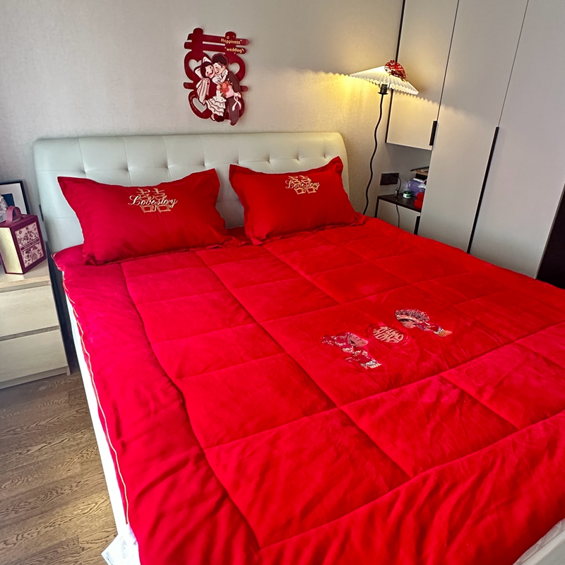 91家纺网 家纺一手货源 找家纺 玉雅家纺 2025新款牛奶绒棉花婚庆床垫床褥 牛奶绒棉花床垫-爱相伴