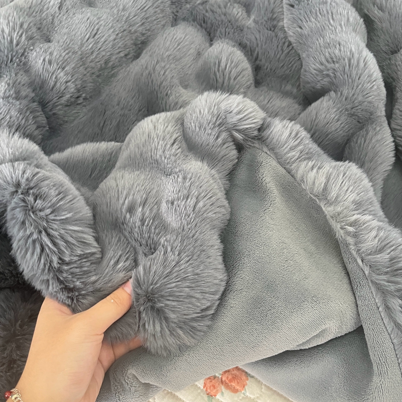 91家纺网 家纺一手货源 找家纺 满座家居 2025新款托卡斯皮草毯托卡斯大兔毛绒毯 暖心灰