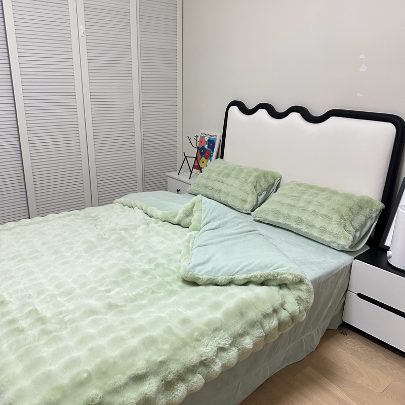 91家纺网 家纺一手货源 找家纺 满座 高克重托卡斯仿皮草 大泡泡兔毛四件套兔兔绒牛奶绒四件套 暮光绿