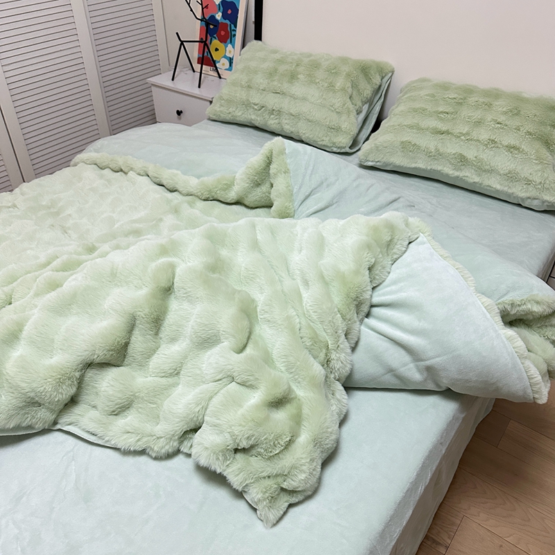 91家纺网 家纺一手货源 找家纺 满座 高克重托卡斯仿皮草 大泡泡兔毛四件套兔兔绒牛奶绒四件套 暮光绿