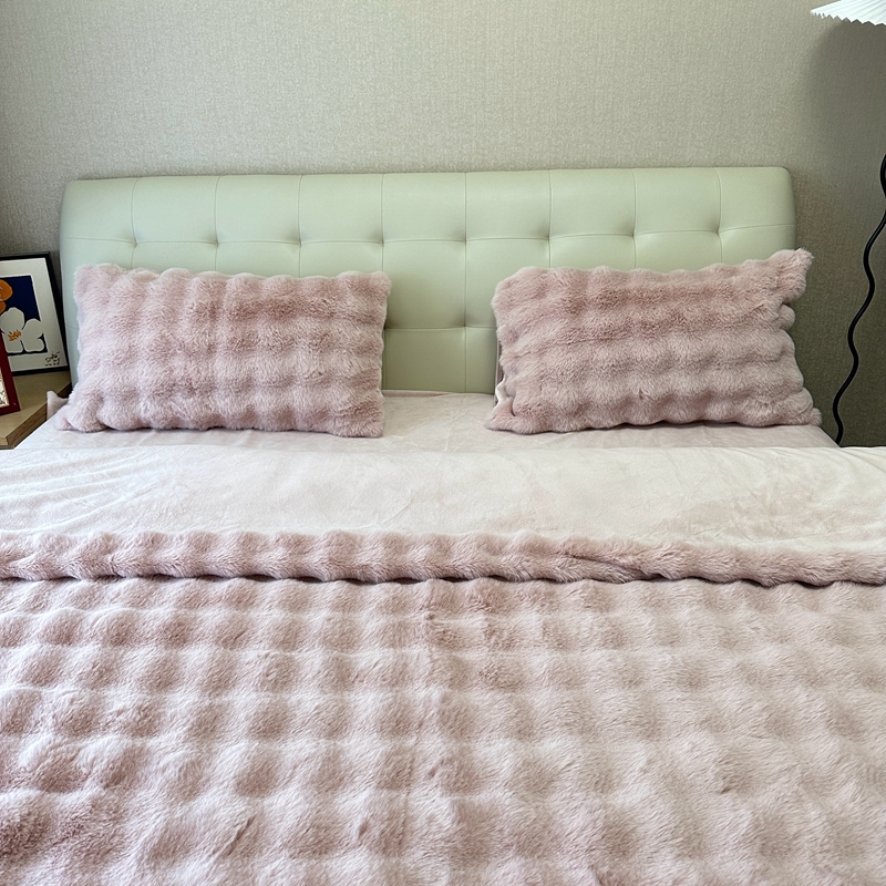 91家纺网 家纺一手货源 找家纺 2025高克重托卡斯仿皮草 大泡泡兔毛四件套兔兔绒牛奶绒四件套 蔷薇粉