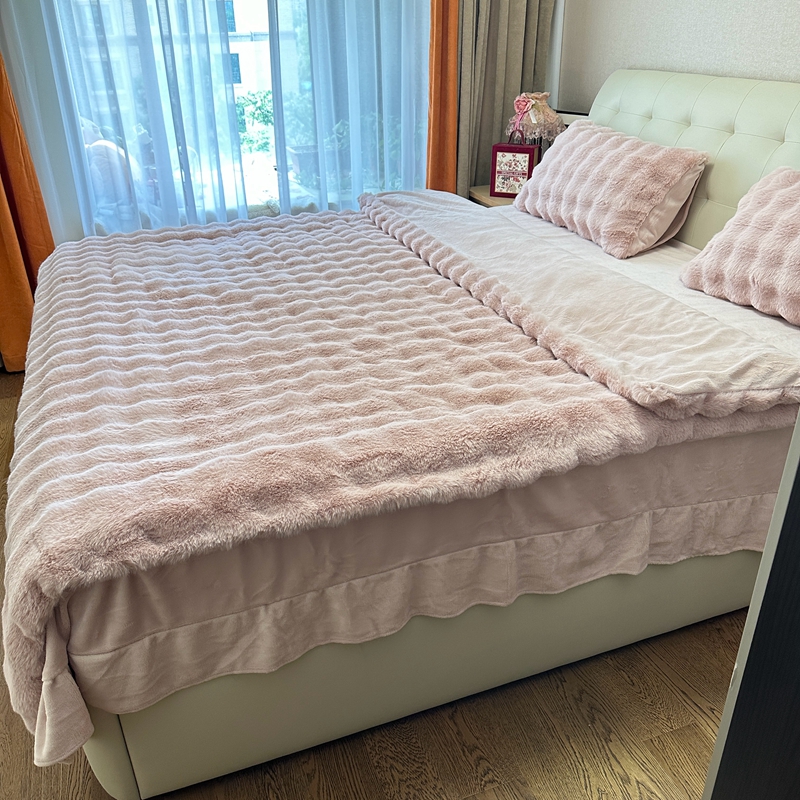 91家纺网 家纺一手货源 找家纺 2025高克重托卡斯仿皮草 大泡泡兔毛四件套兔兔绒牛奶绒四件套 蔷薇粉