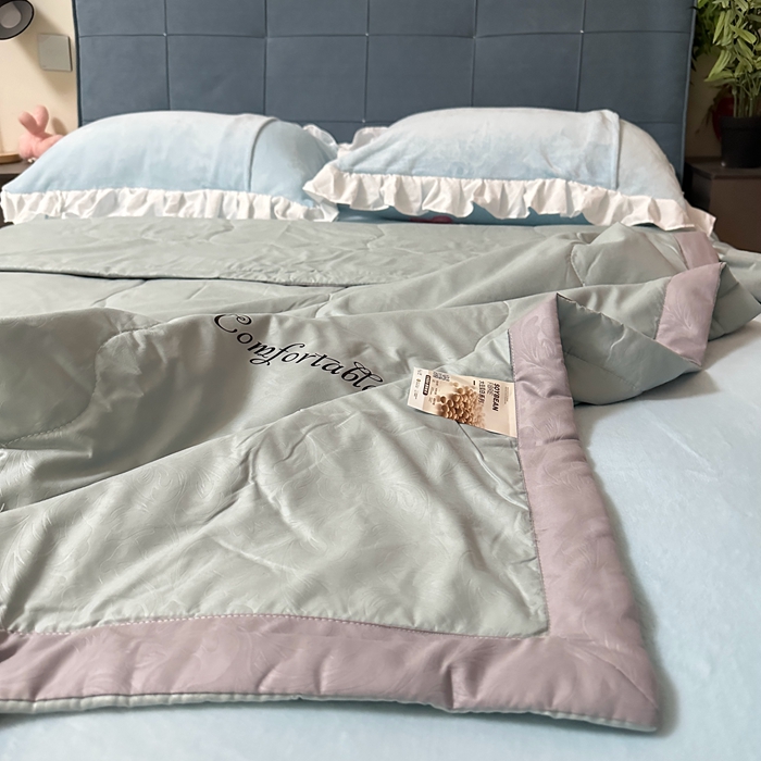 91家纺网 家纺一手货源 找家纺 壹张床 2025新款大豆纤维抗菌夏被夏凉被空调被被子被芯 浅绿