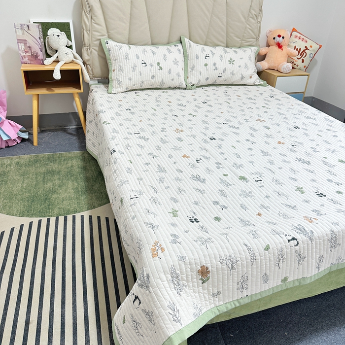 91家纺网 家纺一手货源 找家纺 美优兰 2023新款双面全棉水洗床盖 熊猫日记