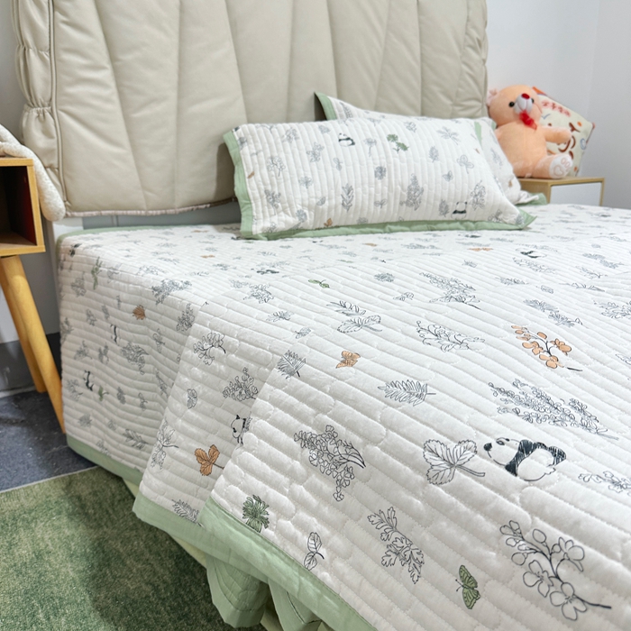 91家纺网 家纺一手货源 找家纺 美优兰 2023新款双面全棉水洗床盖 熊猫日记