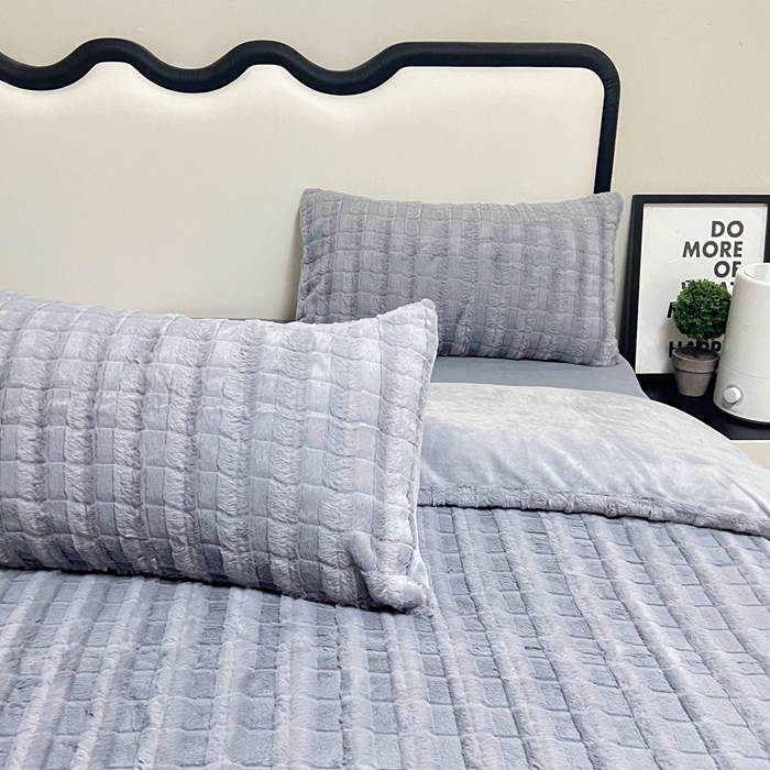 91家纺网 家纺一手货源 找家纺 逸尚阁 2024秋冬新款高克重兔兔绒牛奶绒四件套 情调灰