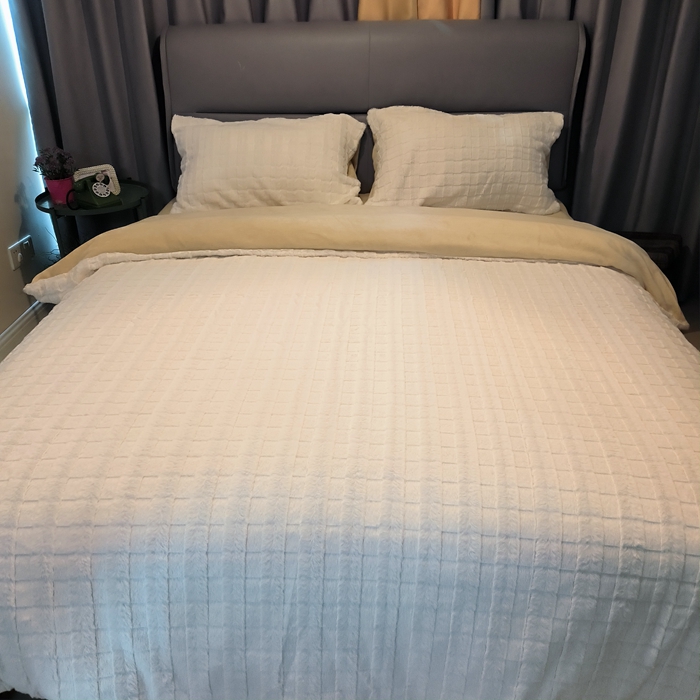 91家纺网 家纺一手货源 找家纺 逸尚阁 2024秋冬新款高克重兔兔绒牛奶绒四件套 白+咖