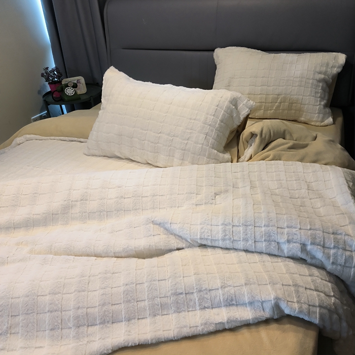 91家纺网 家纺一手货源 找家纺 逸尚阁 2024秋冬新款高克重兔兔绒牛奶绒四件套 白+咖