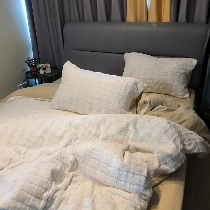 91家纺网 家纺一手货源 找家纺 逸尚阁 2024秋冬新款高克重兔兔绒牛奶绒四件套 白+咖