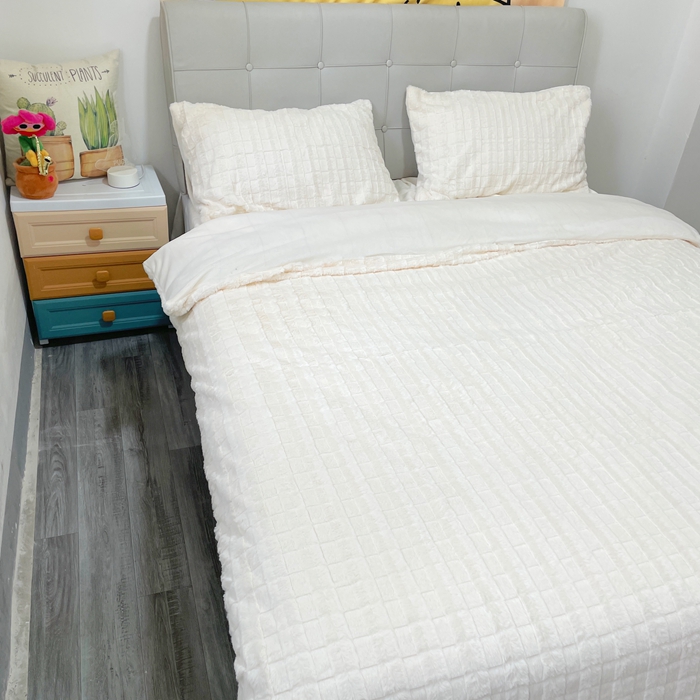 91家纺网 家纺一手货源 找家纺 逸尚阁 2024秋冬新款高克重兔兔绒牛奶绒四件套 奶油白