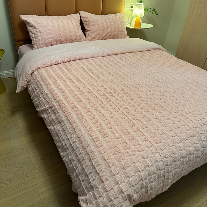 91家纺网 家纺一手货源 找家纺 逸尚阁 2024秋冬新款高克重兔兔绒牛奶绒四件套 蜜桃粉