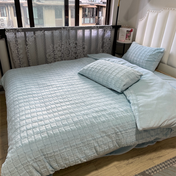 91家纺网 家纺一手货源 找家纺 逸尚阁 2024秋冬新款高克重兔兔绒牛奶绒四件套 天空蓝