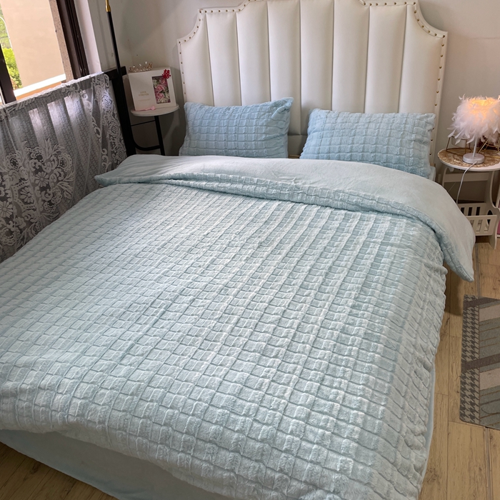 91家纺网 家纺一手货源 找家纺 逸尚阁 2024秋冬新款高克重兔兔绒牛奶绒四件套 天空蓝