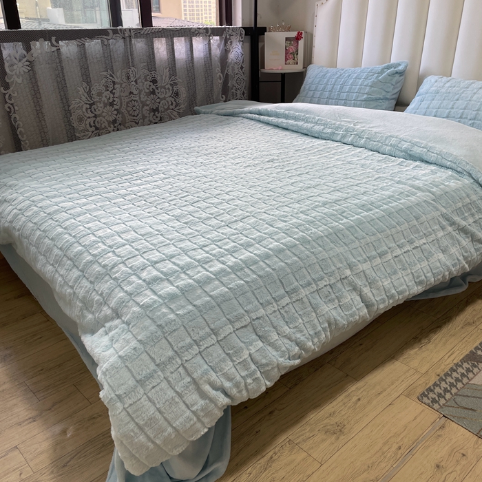 91家纺网 家纺一手货源 找家纺 逸尚阁 2024秋冬新款高克重兔兔绒牛奶绒四件套 天空蓝