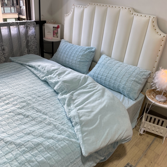 91家纺网 家纺一手货源 找家纺 逸尚阁 2024秋冬新款高克重兔兔绒牛奶绒四件套 天空蓝