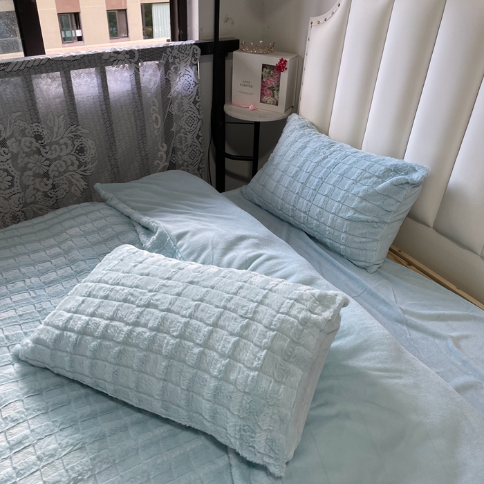 91家纺网 家纺一手货源 找家纺 逸尚阁 2024秋冬新款高克重兔兔绒牛奶绒四件套 天空蓝