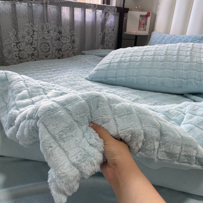 91家纺网 家纺一手货源 找家纺 逸尚阁 2024秋冬新款高克重兔兔绒牛奶绒四件套 天空蓝