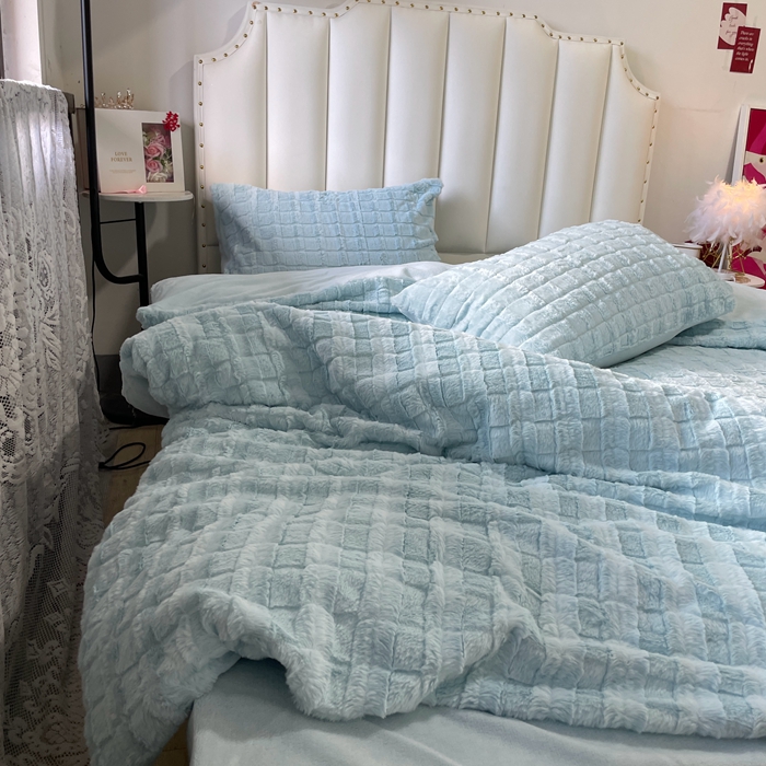 91家纺网 家纺一手货源 找家纺 逸尚阁 2024秋冬新款高克重兔兔绒牛奶绒四件套 天空蓝