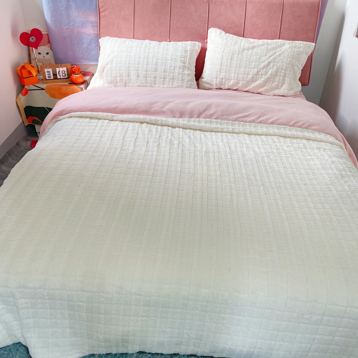 91家纺网 家纺一手货源 找家纺 逸尚阁 2024秋冬新款高克重兔兔绒牛奶绒四件套 白+粉