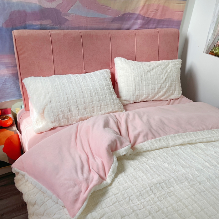 91家纺网 家纺一手货源 找家纺 逸尚阁 2024秋冬新款高克重兔兔绒牛奶绒四件套 白+粉