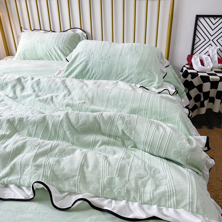 91家纺网 家纺一手货源 找家纺 （总）二八年华 2023新款纯色高克重加厚立体韩版牛奶绒雕花边四件套