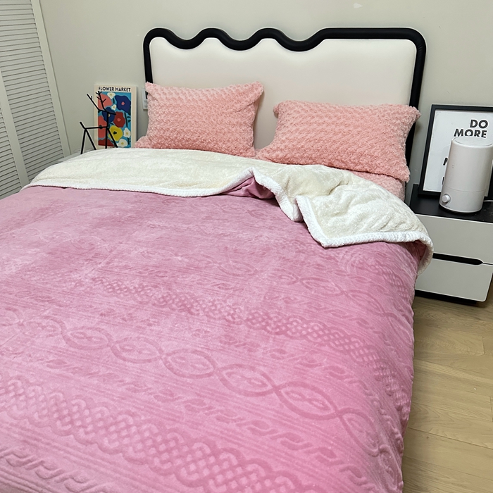 91家纺网 家纺一手货源 找家纺 （总）法澳 2023新款220克雕花绒纯色牛奶绒四件套