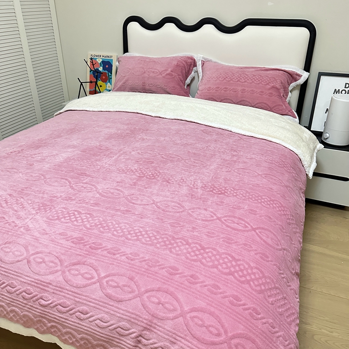 91家纺网 家纺一手货源 找家纺 （总）法澳 2023新款220克雕花绒纯色牛奶绒四件套