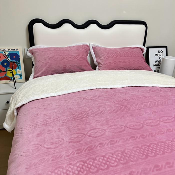 91家纺网 家纺一手货源 找家纺 （总）法澳 2023新款220克雕花绒纯色牛奶绒四件套