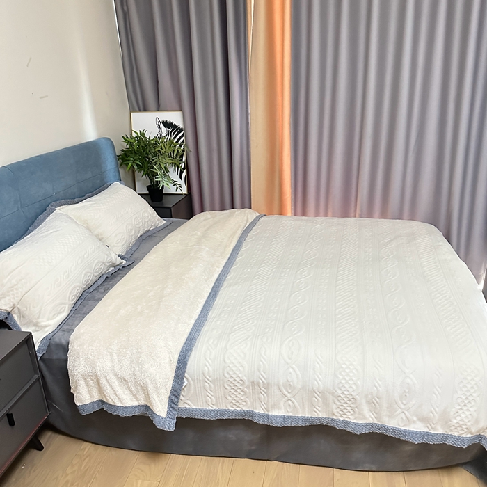 91家纺网 家纺一手货源 找家纺 法澳 2023新款220克雕花绒纯色牛奶绒四件套 爱莎-米白