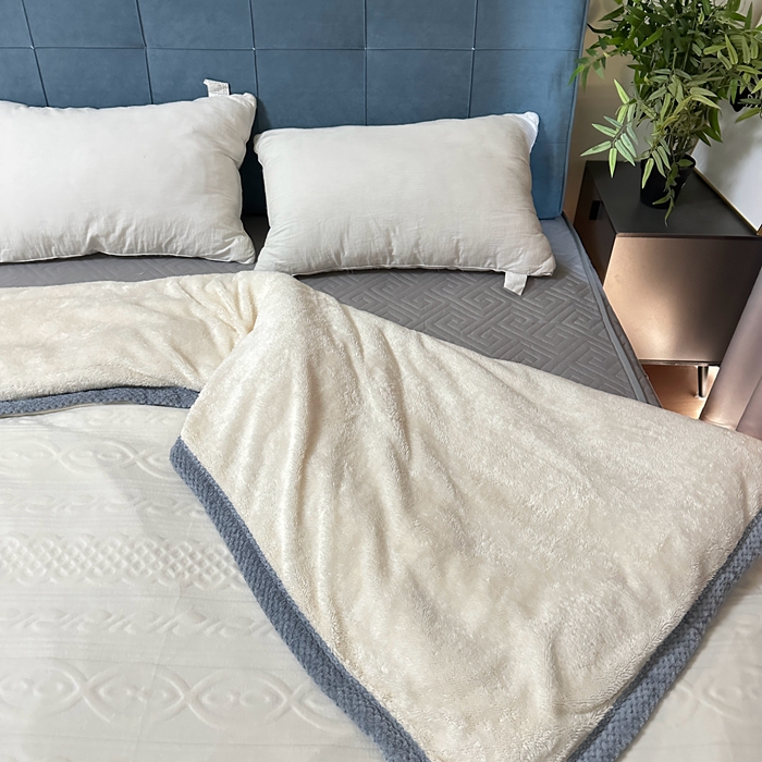 91家纺网 家纺一手货源 找家纺 法澳 2023新款220克雕花绒纯色牛奶绒四件套 爱莎-米白