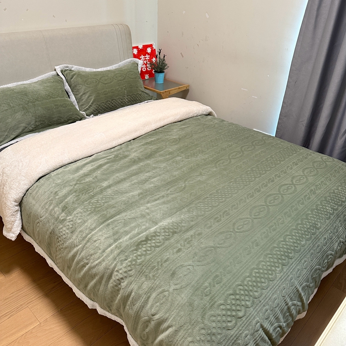 91家纺网 家纺一手货源 找家纺 法澳 2023新款220克雕花绒纯色牛奶绒四件套 爱莎-牛油果绿
