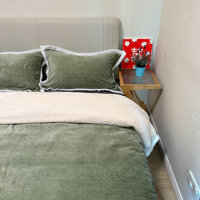91家纺网 家纺一手货源 找家纺 法澳 2023新款220克雕花绒纯色牛奶绒四件套 爱莎-牛油果绿