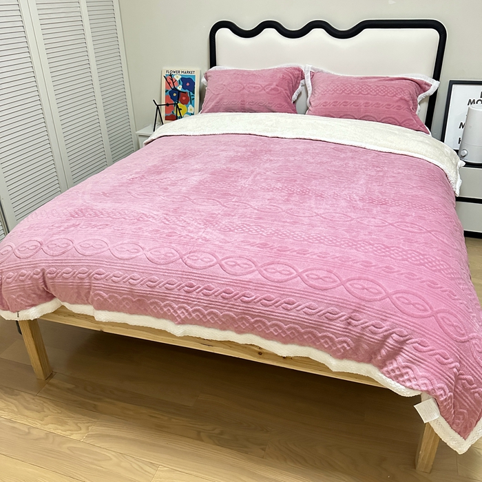 91家纺网 家纺一手货源 找家纺 法澳 2023新款220克雕花绒纯色牛奶绒四件套 爱莎-浅豆沙