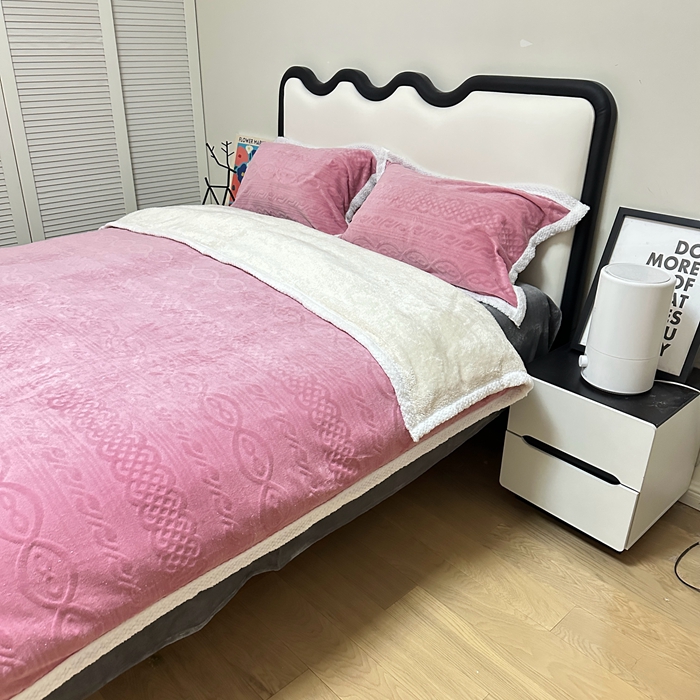 91家纺网 家纺一手货源 找家纺 法澳 2023新款220克雕花绒纯色牛奶绒四件套 爱莎-浅豆沙