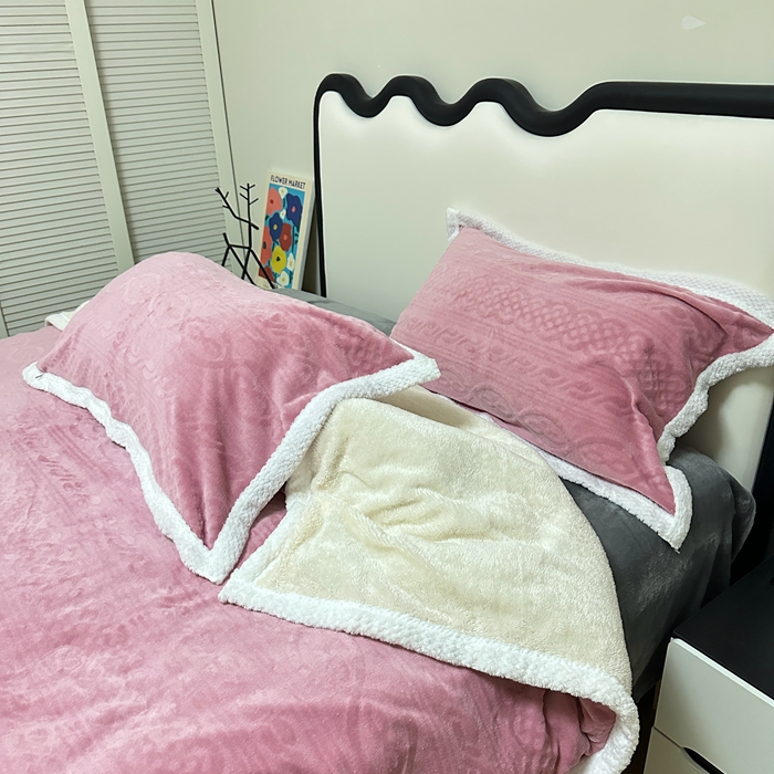 91家纺网 家纺一手货源 找家纺 法澳 2023新款220克雕花绒纯色牛奶绒四件套 爱莎-浅豆沙