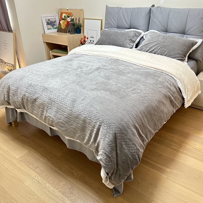 91家纺网 家纺一手货源 找家纺 法澳 2023新款220克雕花绒纯色牛奶绒四件套 爱莎-浅灰