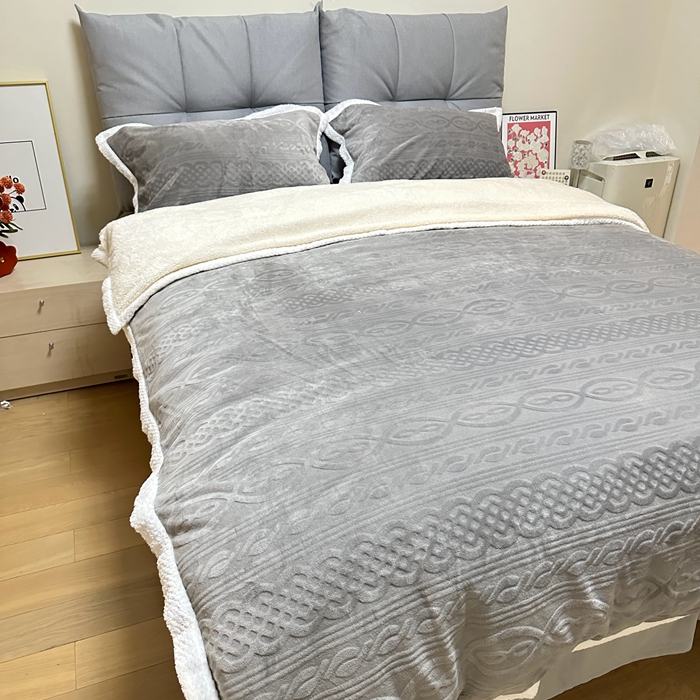 91家纺网 家纺一手货源 找家纺 法澳 2023新款220克雕花绒纯色牛奶绒四件套 爱莎-浅灰